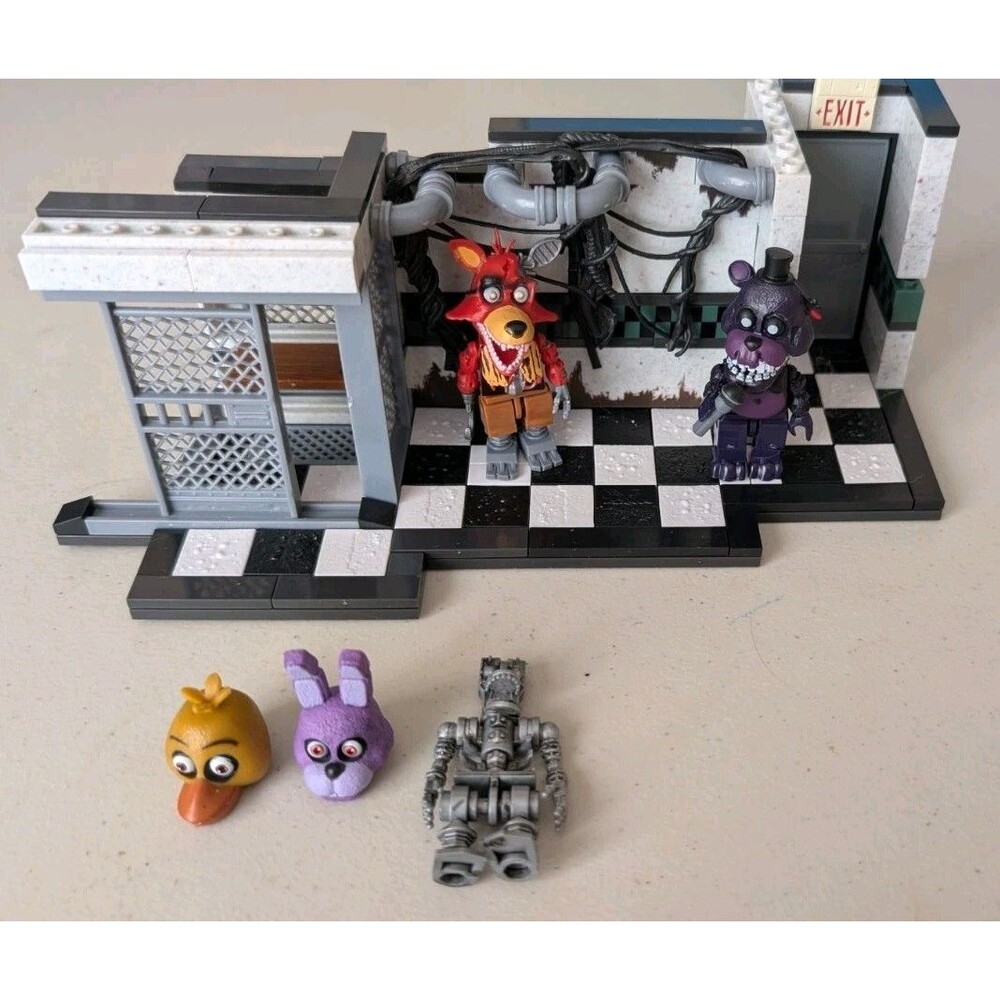 Parts And Service Five Nights at Freddy's FNAF Set 12692 Mcfarlane INCOMPLETE